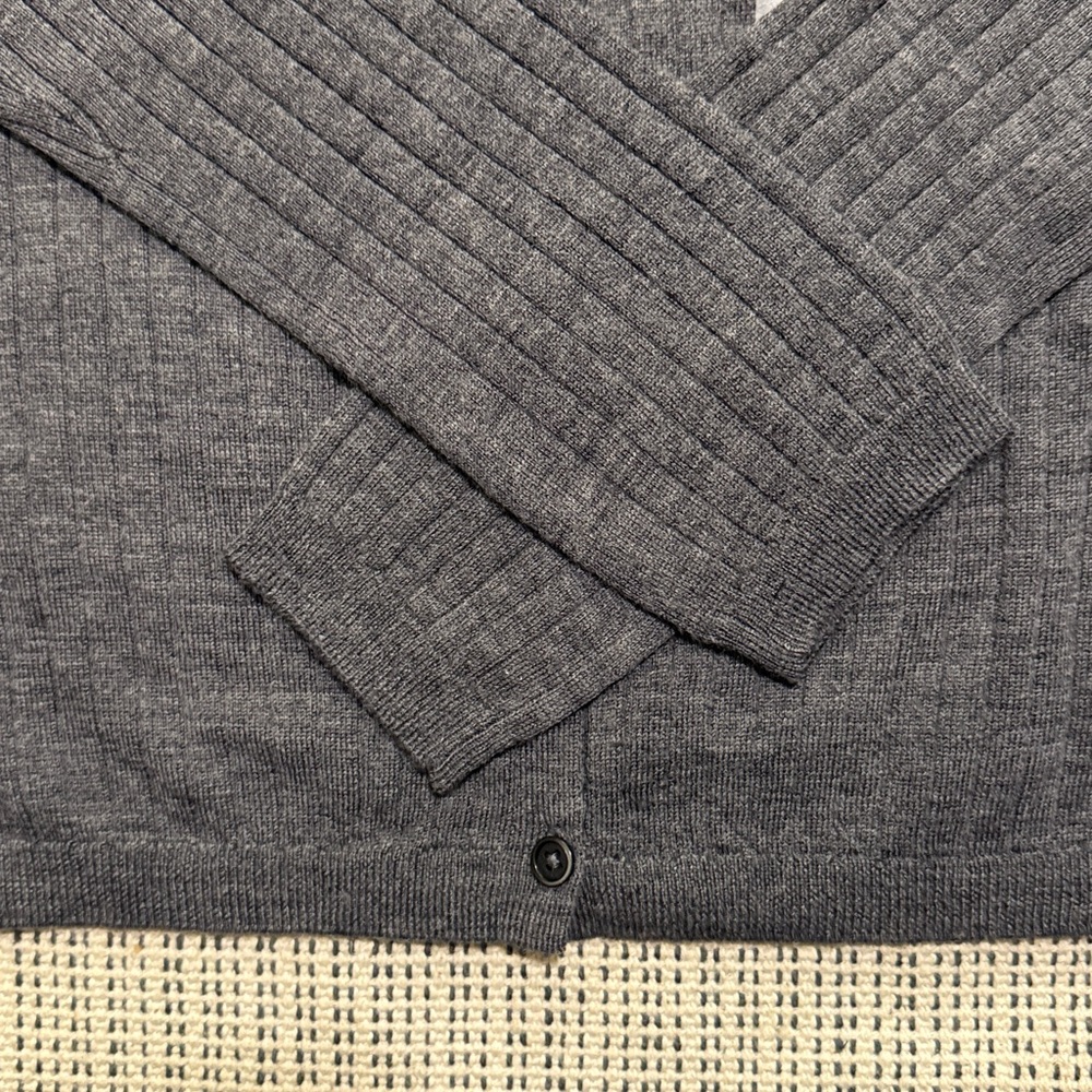Uniqlo Women Short Cardigan - Picture 3 of 6